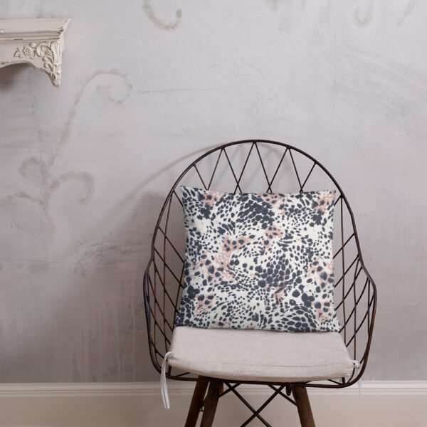 Animal print rose – Basic Pillow
